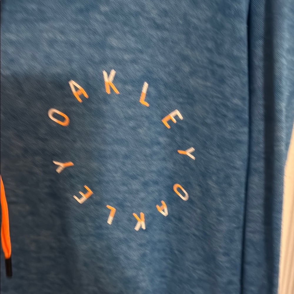 Oakley Blue and Orange Hoodie with Star Design: LOOKS BRAND NEW - Picture 2 of 8